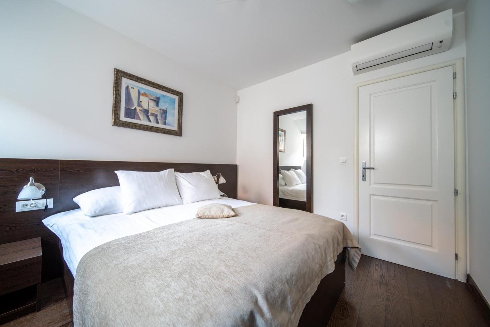 Celenga With Free Offsite Parking Apartment