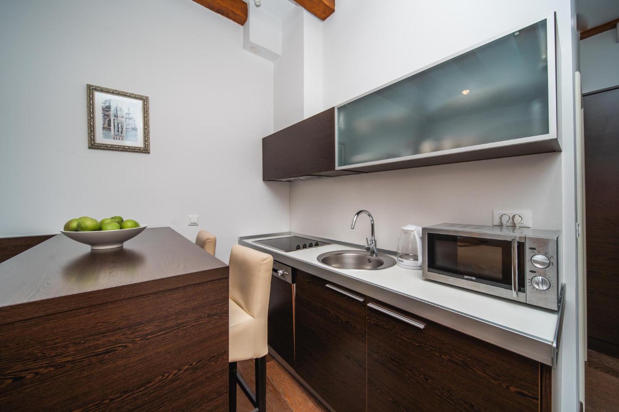 Celenga With Free Offsite Parking Apartment *
