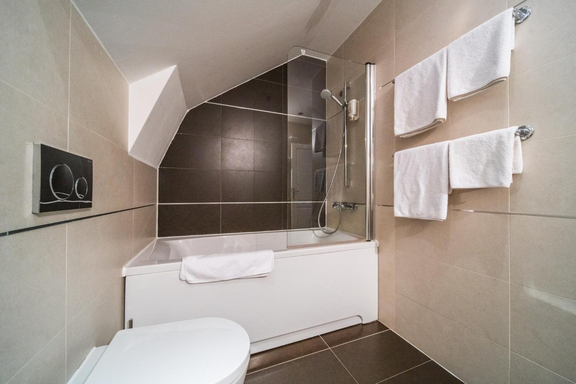 Celenga With Free Offsite Parking Apartment *