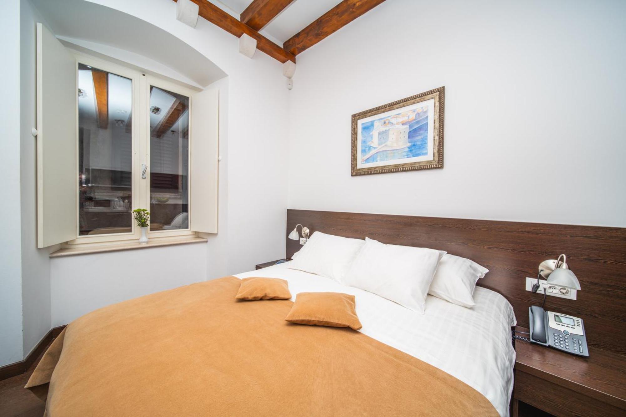 Celenga With Free Offsite Parking Apartment